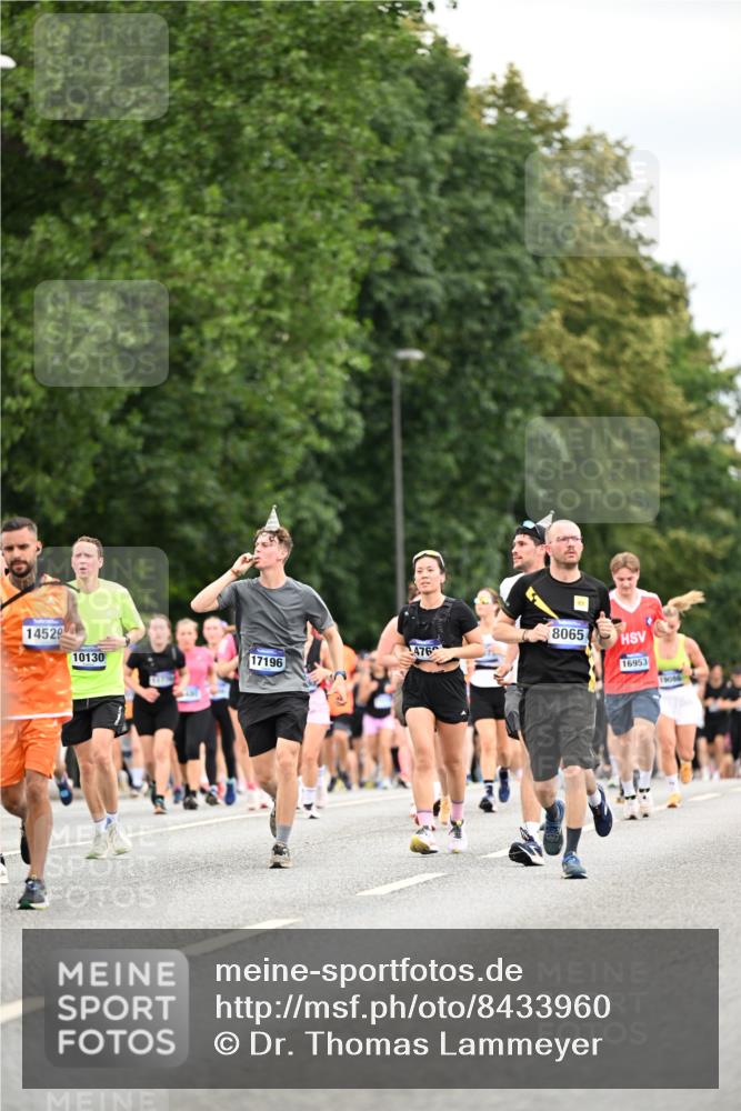 29.06.2025 - hella hamburg halbmarathon Dr. Thomas Lammeyer http://msf.ph/oto/8433960 29.06.2025 10:53:39 Kennedybrücke 1167, 1584, 1626, 2475, 2527, 2668, 2716, 3086, 3232, 3253, 3383, 3661, 4403, 4769, 5118, 5781, 6191, 6497, 7203, 7650, 7931, 7936, 7947, 7948, 8065, 8549, 8759, 8760, 9245, 10130, 10204, 10333, 10479, 10654, 11192 meine-sportfotos.de
