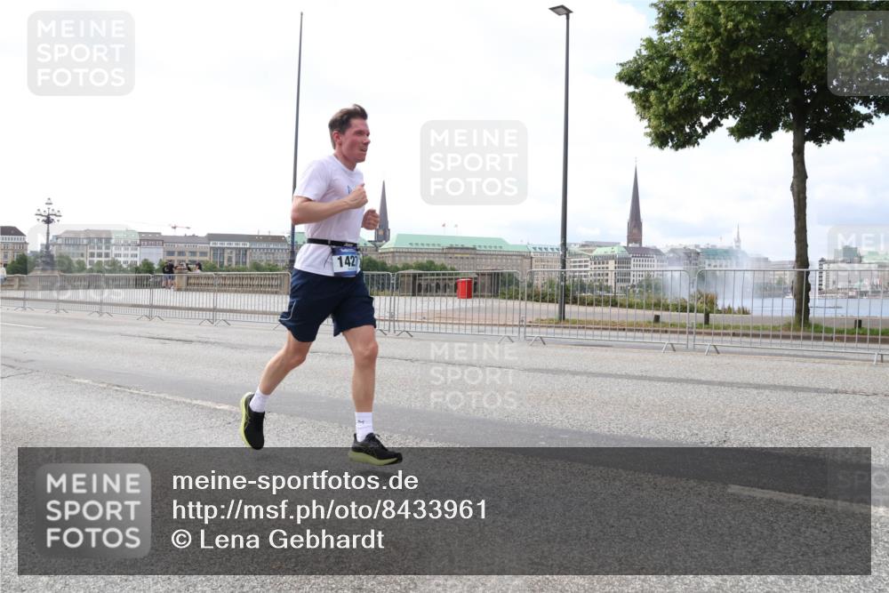 29.06.2025 - hella hamburg halbmarathon Lena Gebhardt http://msf.ph/oto/8433961 29.06.2025 10:08:31 Lombardsbrücke 1427, 1427, 2427, 3762, 5926, 6100, 6590, 7198, 7348, 7476, 8585, 9457, 9616, 9823, 9951, 9958, 10035, 10092, 10609, 10857, 11780, 11967, 12144, 12658, 13014, 13174, 14631, 14902, 14965, 15429, 16439, 18325 meine-sportfotos.de