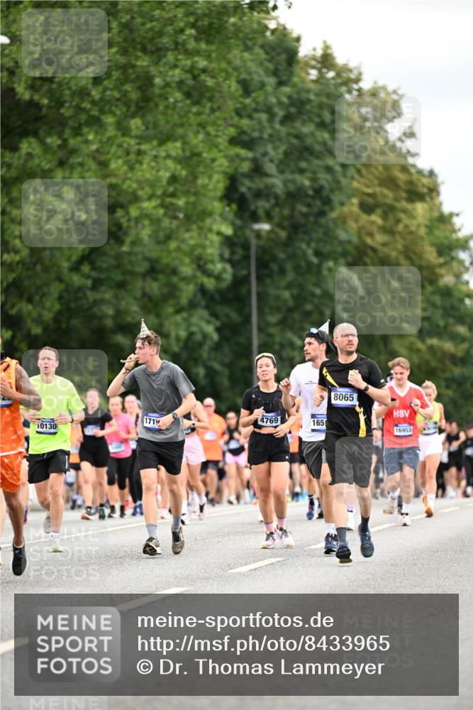 29.06.2025 - hella hamburg halbmarathon Dr. Thomas Lammeyer http://msf.ph/oto/8433965 29.06.2025 10:53:40 Kennedybrücke 1167, 1584, 1626, 2475, 2527, 2668, 2716, 3086, 3232, 3253, 3383, 3661, 4403, 4769, 5118, 5781, 6191, 6497, 7203, 7650, 7931, 7936, 7947, 7948, 8065, 8549, 8759, 8760, 9245, 10130, 10204, 10333, 10479, 10654, 11192 meine-sportfotos.de