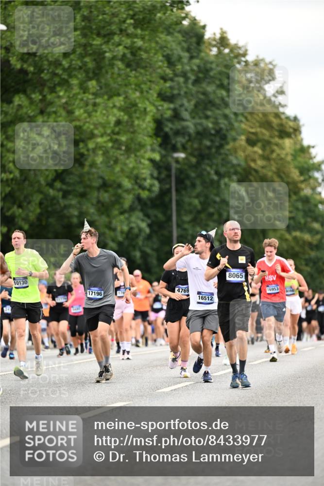 29.06.2025 - hella hamburg halbmarathon Dr. Thomas Lammeyer http://msf.ph/oto/8433977 29.06.2025 10:53:40 Kennedybrücke 1167, 1584, 1626, 2475, 2527, 2668, 2716, 3086, 3232, 3253, 3383, 3661, 4403, 4769, 5118, 5781, 6191, 6497, 7203, 7650, 7931, 7936, 7947, 7948, 8065, 8549, 8759, 8760, 9245, 10130, 10204, 10333, 10479, 10654, 11192 meine-sportfotos.de