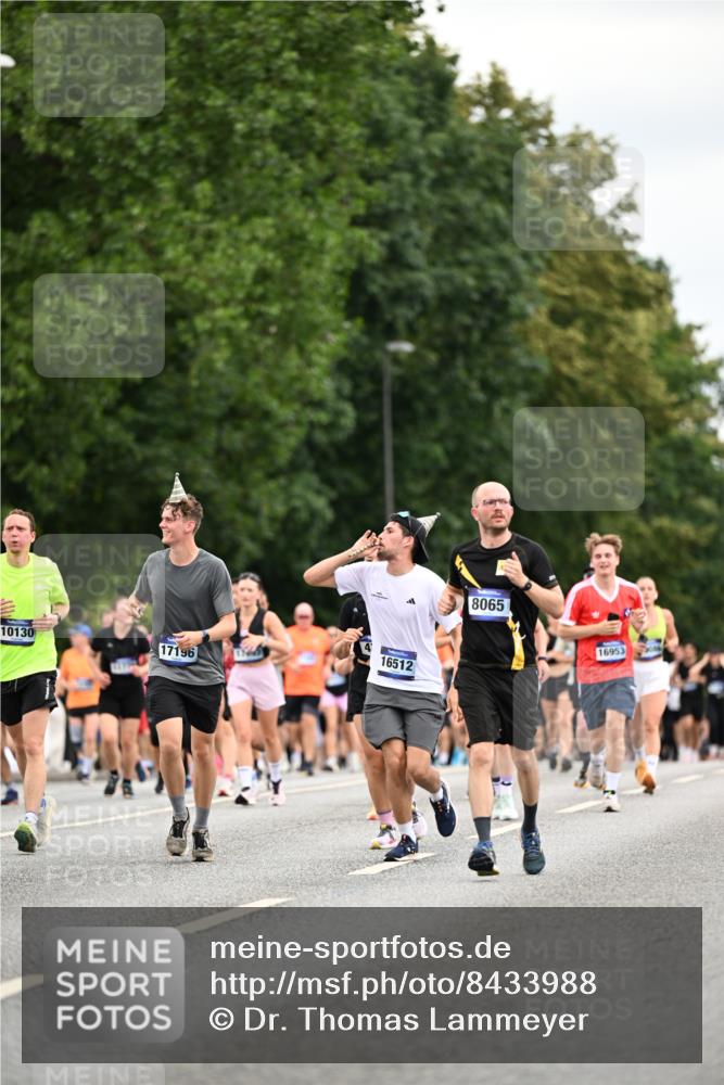 29.06.2025 - hella hamburg halbmarathon Dr. Thomas Lammeyer http://msf.ph/oto/8433988 29.06.2025 10:53:40 Kennedybrücke 1167, 1584, 1626, 2475, 2527, 2668, 2716, 3086, 3232, 3253, 3383, 3661, 4403, 4769, 5118, 5781, 6191, 6497, 7203, 7650, 7931, 7936, 7947, 7948, 8065, 8549, 8759, 8760, 9245, 10130, 10204, 10333, 10479, 10654, 11192 meine-sportfotos.de