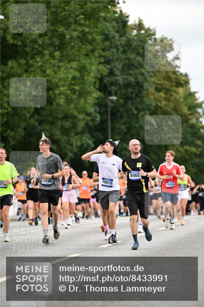 29.06.2025 - hella hamburg halbmarathon Dr. Thomas Lammeyer http://msf.ph/oto/8433991 29.06.2025 10:53:40 Kennedybrücke 1167, 1584, 1626, 2475, 2527, 2668, 2716, 3086, 3232, 3253, 3383, 3661, 4403, 4769, 5118, 5781, 6191, 6497, 7203, 7650, 7931, 7936, 7947, 7948, 8065, 8549, 8759, 8760, 9245, 10130, 10204, 10333, 10479, 10654, 11192 meine-sportfotos.de