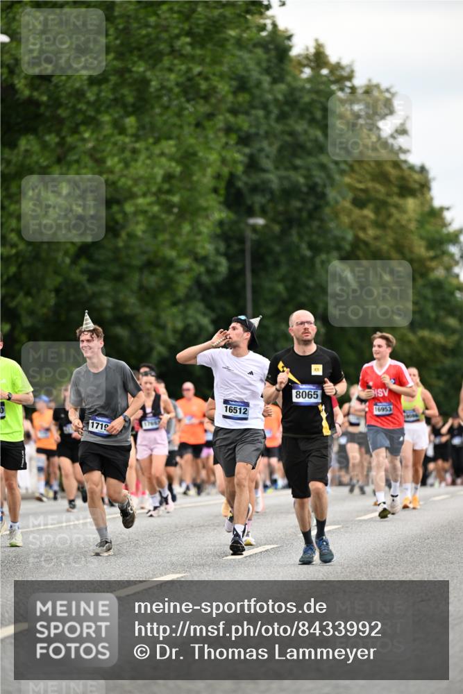 29.06.2025 - hella hamburg halbmarathon Dr. Thomas Lammeyer http://msf.ph/oto/8433992 29.06.2025 10:53:41 Kennedybrücke 1167, 1584, 1626, 2437, 2438, 2475, 2527, 2668, 2716, 3086, 3232, 3253, 3383, 3661, 4403, 4769, 5118, 5479, 5480, 5781, 6191, 6497, 7203, 7650, 7931, 7936, 7947, 7948, 8065, 8549, 8759, 8760, 9245, 10130, 10204, 10333, 10479, 10654, 11192 meine-sportfotos.de