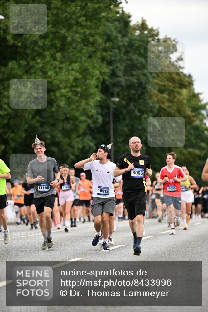 29.06.2025 - hella hamburg halbmarathon Dr. Thomas Lammeyer http://msf.ph/oto/8433996 29.06.2025 10:53:41 Kennedybrücke 1167, 1584, 1626, 2437, 2438, 2475, 2527, 2668, 2716, 3086, 3232, 3253, 3383, 3661, 4403, 4769, 5118, 5479, 5480, 5781, 6191, 6497, 7203, 7650, 7931, 7936, 7947, 7948, 8065, 8549, 8759, 8760, 9245, 10130, 10204, 10333, 10479, 10654, 11192 meine-sportfotos.de
