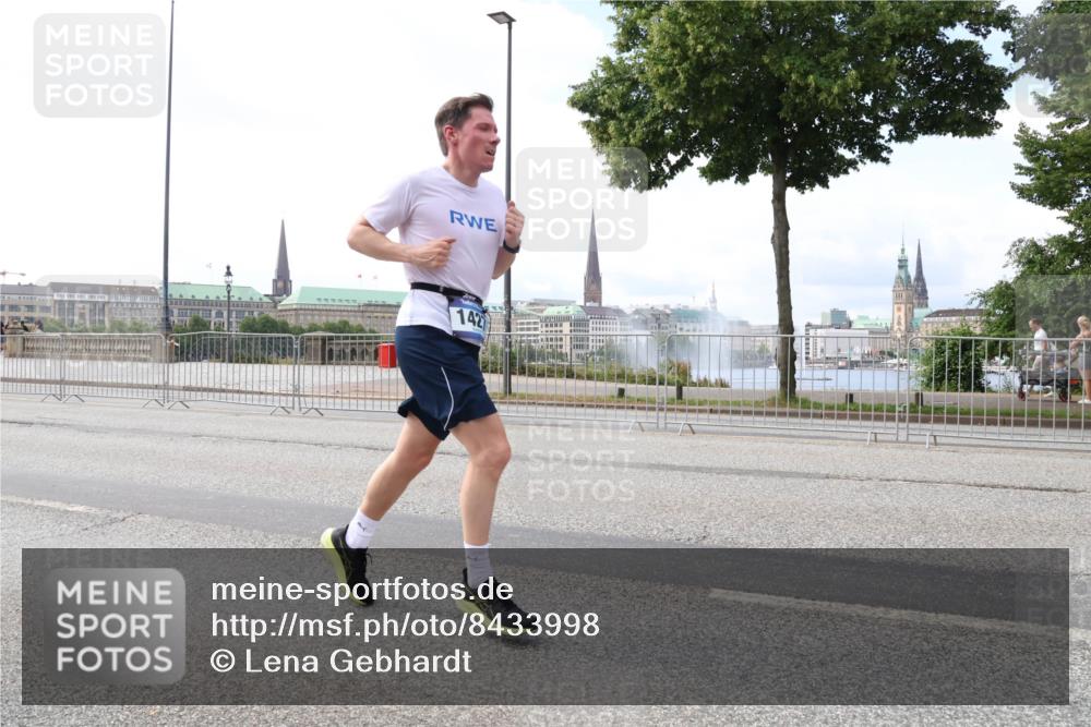 29.06.2025 - hella hamburg halbmarathon Lena Gebhardt http://msf.ph/oto/8433998 29.06.2025 10:08:31 Lombardsbrücke 142, 1427, 2427, 3762, 5926, 6100, 6590, 7198, 7348, 7476, 8585, 9457, 9616, 9823, 9951, 9958, 10035, 10092, 10609, 10857, 11780, 11967, 12144, 12658, 13014, 13174, 14631, 14902, 14965, 15429, 16439, 18325 meine-sportfotos.de