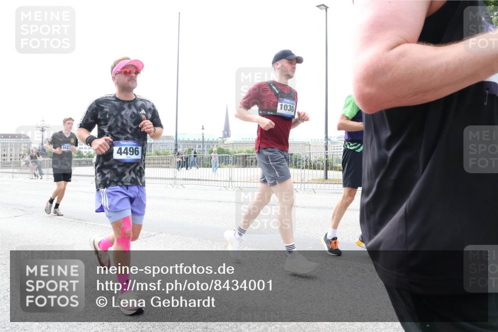 29.06.2025 - hella hamburg halbmarathon Lena Gebhardt http://msf.ph/oto/8434001 29.06.2025 10:44:37 Lombardsbrücke 1623, 4496, 1030, 1273, 1345, 1519, 1924, 2343, 2610, 2674, 3065, 3506, 4215, 4496, 4968, 5355, 5647, 5649, 5730, 5731, 6002, 6841, 6888, 7216, 7818, 7842, 8272, 8582, 8763, 9036, 9084, 9085, 9331, 9333, 9397, 9510, 9536, 10006, 10223, 10303, 10304, 10416, 10668, 11272, 11825, 11955, 12318, 12322, 12409, 12803, 12995, 13039, 13262, 13288, 13330, 13390, 13906, 14091, 14123, 14350, 14654, 14681, 14971, 18454, 18459 meine-sportfotos.de