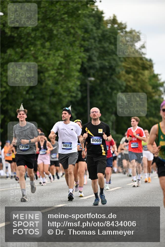 29.06.2025 - hella hamburg halbmarathon Dr. Thomas Lammeyer http://msf.ph/oto/8434006 29.06.2025 10:53:41 Kennedybrücke 1167, 1584, 1626, 2437, 2438, 2475, 2527, 2668, 2716, 3086, 3232, 3253, 3383, 3661, 4403, 4769, 5118, 5479, 5480, 5781, 6191, 6497, 7203, 7650, 7931, 7936, 7947, 7948, 8065, 8549, 8759, 8760, 9245, 10130, 10204, 10333, 10479, 10654, 11192 meine-sportfotos.de