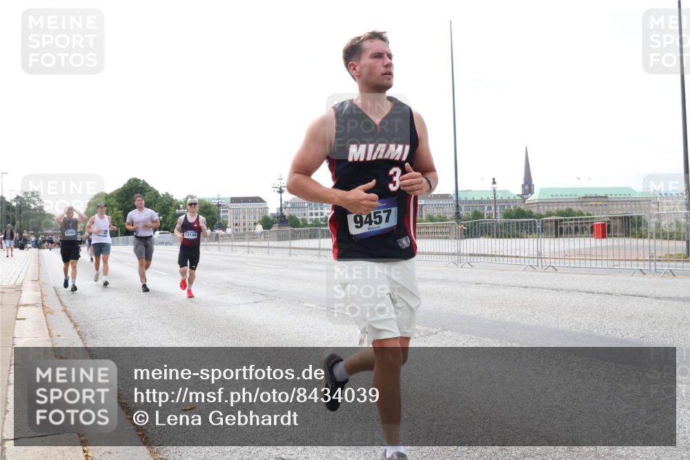 29.06.2025 - hella hamburg halbmarathon Lena Gebhardt http://msf.ph/oto/8434039 29.06.2025 10:08:32 Lombardsbrücke 1780, 12144, 9457, 1427, 2427, 3762, 5926, 6100, 6590, 7198, 7348, 7476, 8585, 9457, 9616, 9823, 9951, 9958, 10035, 10092, 10609, 10857, 11780, 11967, 12144, 12658, 13014, 13174, 14631, 14902, 14965, 15429, 16439, 18325 meine-sportfotos.de