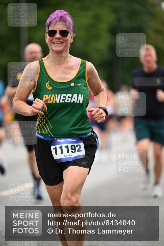 29.06.2025 - hella hamburg halbmarathon Dr. Thomas Lammeyer http://msf.ph/oto/8434040 29.06.2025 10:53:44 Kennedybrücke 1167, 1584, 2437, 2438, 2527, 2668, 2716, 3086, 3232, 3253, 3661, 4403, 4769, 5118, 5479, 5480, 5781, 6191, 6497, 7203, 7650, 7679, 7931, 7936, 7947, 7948, 8065, 8549, 8759, 8760, 9245, 10130, 10333, 10479, 10654, 10782, 11192 meine-sportfotos.de