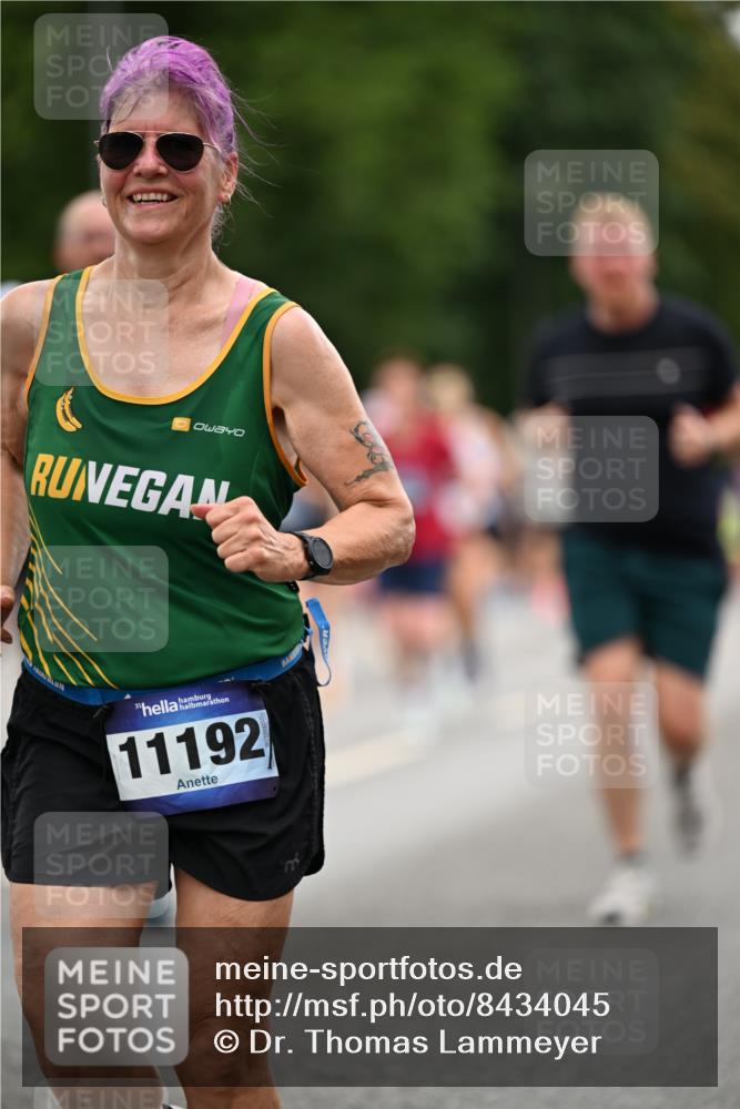 29.06.2025 - hella hamburg halbmarathon Dr. Thomas Lammeyer http://msf.ph/oto/8434045 29.06.2025 10:53:44 Kennedybrücke 1167, 1584, 2437, 2438, 2527, 2668, 2716, 3086, 3232, 3253, 3661, 4403, 4769, 5118, 5479, 5480, 5781, 6191, 6497, 7203, 7650, 7679, 7931, 7936, 7947, 7948, 8065, 8549, 8759, 8760, 9245, 10130, 10333, 10479, 10654, 10782, 11192 meine-sportfotos.de