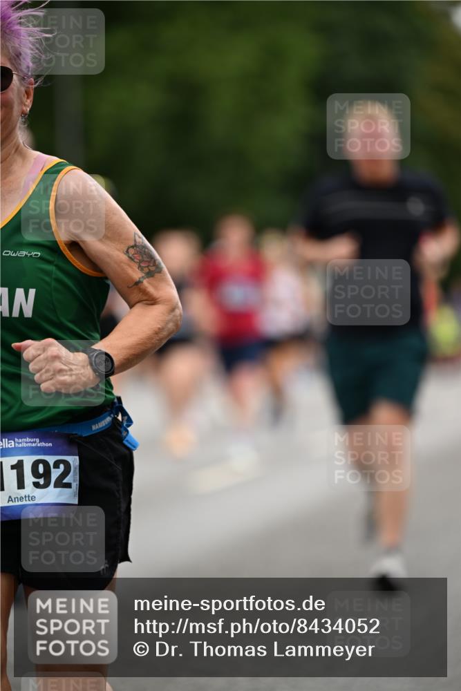 29.06.2025 - hella hamburg halbmarathon Dr. Thomas Lammeyer http://msf.ph/oto/8434052 29.06.2025 10:53:45 Kennedybrücke 1167, 1584, 2437, 2438, 2527, 2668, 2716, 3232, 3253, 3661, 4403, 4769, 5118, 5479, 5480, 5781, 6191, 6497, 7203, 7650, 7679, 7931, 7936, 7947, 7948, 8065, 8549, 8759, 8760, 9245, 10130, 10333, 10479, 10654, 10782, 11192 meine-sportfotos.de