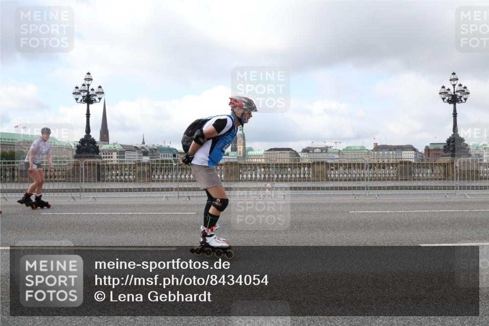 29.06.2025 - hella hamburg halbmarathon Lena Gebhardt http://msf.ph/oto/8434054 29.06.2025 09:01:13 Lombardsbrücke  meine-sportfotos.de
