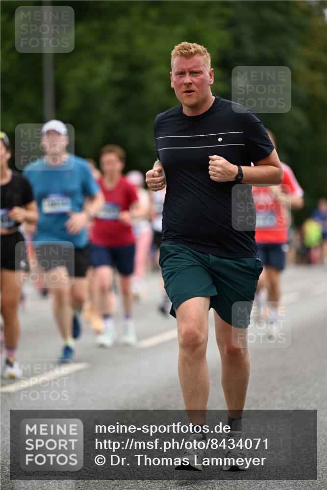 29.06.2025 - hella hamburg halbmarathon Dr. Thomas Lammeyer http://msf.ph/oto/8434071 29.06.2025 10:53:46 Kennedybrücke 1167, 1584, 2437, 2438, 2527, 2668, 2716, 3232, 3253, 3661, 4403, 4769, 5118, 5479, 5480, 5781, 6191, 6497, 7203, 7650, 7679, 7931, 7936, 7947, 7948, 8065, 8549, 8759, 8760, 9245, 10130, 10333, 10479, 10654, 10782, 11192 meine-sportfotos.de