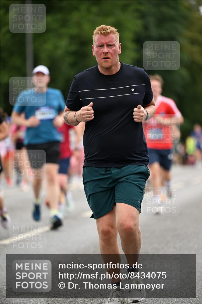 29.06.2025 - hella hamburg halbmarathon Dr. Thomas Lammeyer http://msf.ph/oto/8434075 29.06.2025 10:53:46 Kennedybrücke 1167, 1584, 2437, 2438, 2527, 2668, 2716, 3232, 3253, 3661, 4403, 4769, 5118, 5479, 5480, 5781, 6191, 6497, 7203, 7650, 7679, 7931, 7936, 7947, 7948, 8065, 8549, 8759, 8760, 9245, 10130, 10333, 10479, 10654, 10782, 11192 meine-sportfotos.de