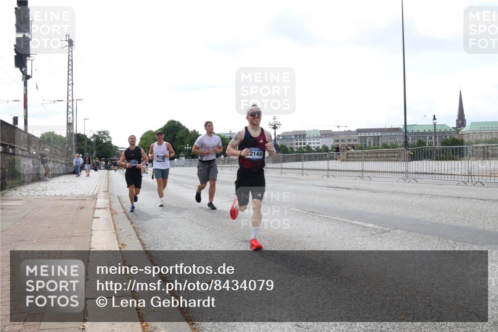 29.06.2025 - hella hamburg halbmarathon Lena Gebhardt http://msf.ph/oto/8434079 29.06.2025 10:08:33 Lombardsbrücke 2144, 11780, 1427, 2427, 3762, 5926, 6100, 6590, 7198, 7348, 7476, 8585, 9457, 9616, 9823, 9951, 9958, 10035, 10092, 10609, 10857, 11780, 11967, 12144, 12658, 13014, 13174, 14631, 14902, 14965, 15429, 16439, 18325 meine-sportfotos.de