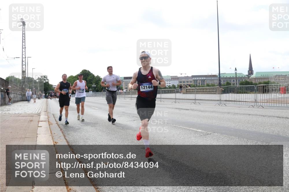 29.06.2025 - hella hamburg halbmarathon Lena Gebhardt http://msf.ph/oto/8434094 29.06.2025 10:08:33 Lombardsbrücke 6590, 11780, 12144, 1427, 2427, 3762, 5926, 6100, 6590, 7198, 7348, 7476, 8585, 9457, 9616, 9823, 9951, 9958, 10035, 10092, 10609, 10857, 11780, 11967, 12144, 12658, 13014, 13174, 14631, 14902, 14965, 15429, 16439, 18325 meine-sportfotos.de