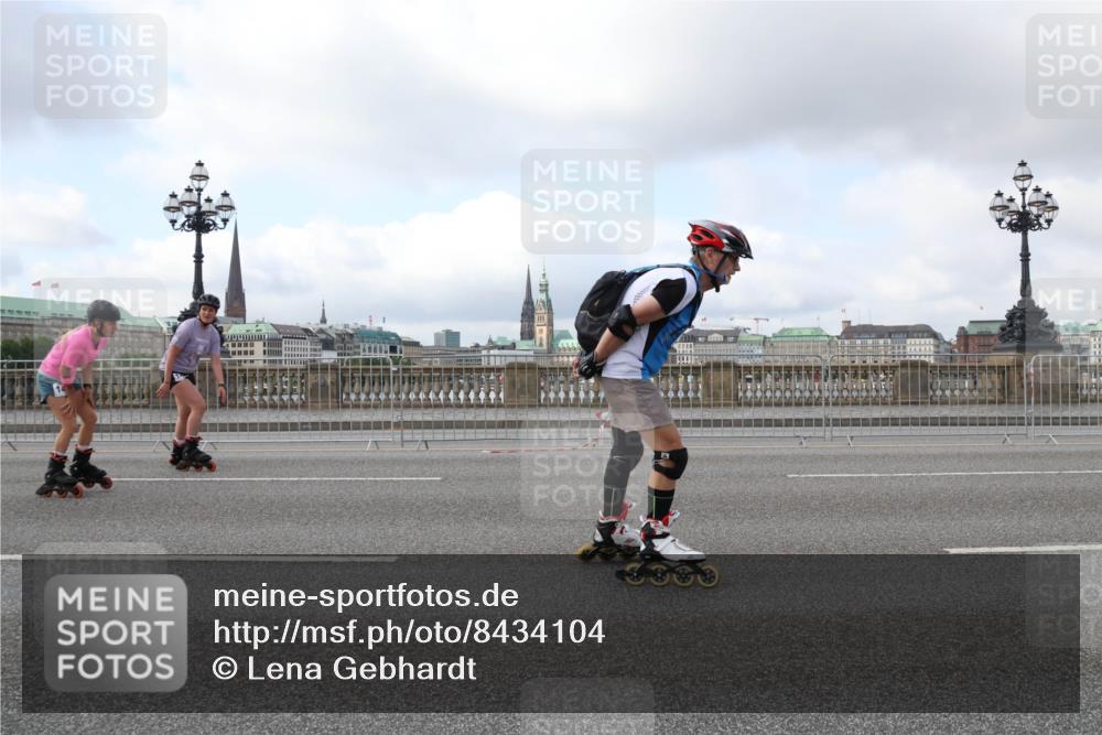 29.06.2025 - hella hamburg halbmarathon Lena Gebhardt http://msf.ph/oto/8434104 29.06.2025 09:01:13 Lombardsbrücke  meine-sportfotos.de