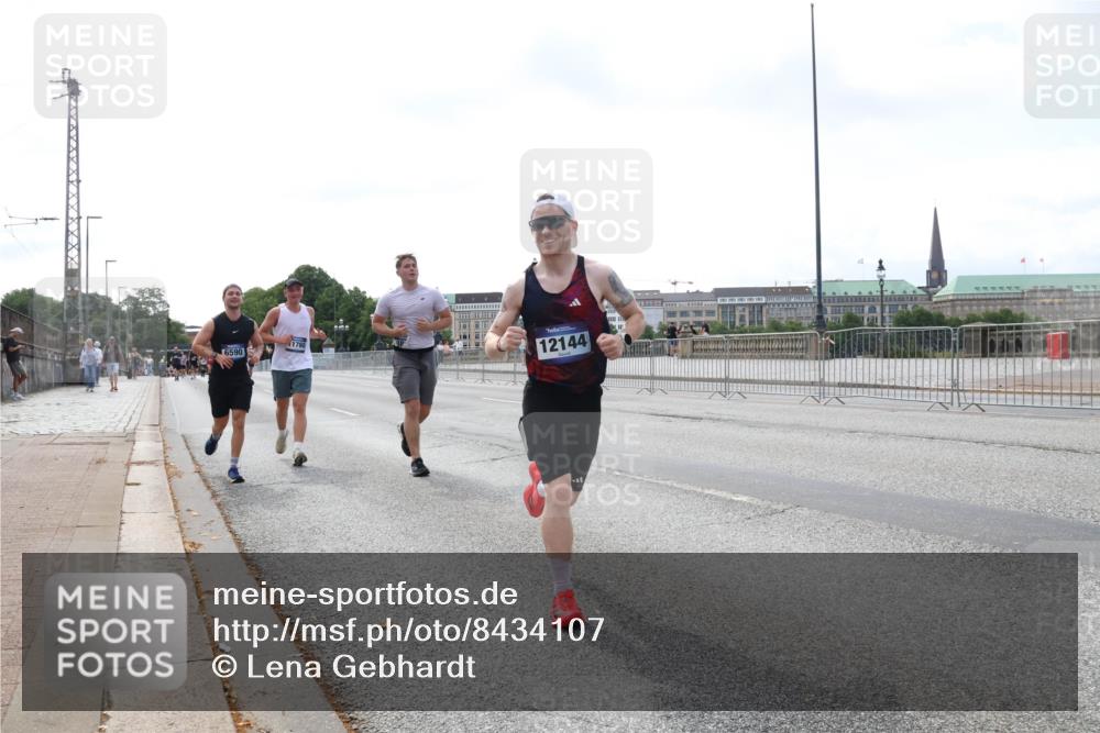 29.06.2025 - hella hamburg halbmarathon Lena Gebhardt http://msf.ph/oto/8434107 29.06.2025 10:08:33 Lombardsbrücke 178, 6590, 12144, 1427, 2427, 3762, 5926, 6100, 6590, 7198, 7348, 7476, 8585, 9457, 9616, 9823, 9951, 9958, 10035, 10092, 10609, 10857, 11780, 11967, 12144, 12658, 13014, 13174, 14631, 14902, 14965, 15429, 16439, 18325 meine-sportfotos.de