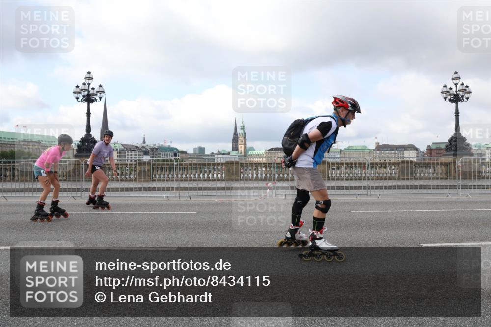 29.06.2025 - hella hamburg halbmarathon Lena Gebhardt http://msf.ph/oto/8434115 29.06.2025 09:01:13 Lombardsbrücke  meine-sportfotos.de