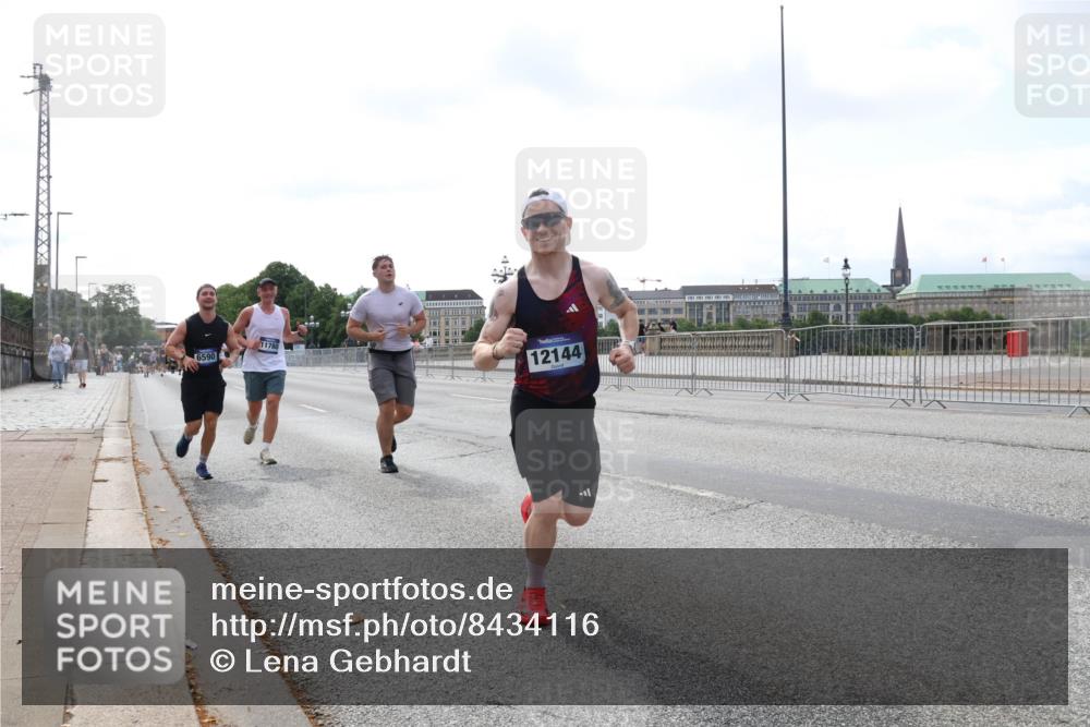 29.06.2025 - hella hamburg halbmarathon Lena Gebhardt http://msf.ph/oto/8434116 29.06.2025 10:08:34 Lombardsbrücke 6590, 11780, 12144, 1427, 2427, 3762, 5347, 5926, 6100, 6590, 7198, 7348, 7476, 8585, 9457, 9616, 9823, 9951, 9958, 10035, 10092, 10609, 10857, 11657, 11780, 11967, 12144, 12658, 13014, 13174, 14631, 14902, 14965, 15429, 15584, 16439, 18325 meine-sportfotos.de