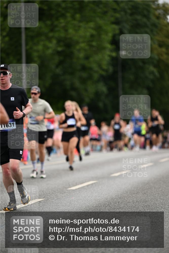 29.06.2025 - hella hamburg halbmarathon Dr. Thomas Lammeyer http://msf.ph/oto/8434174 29.06.2025 10:53:51 Kennedybrücke 1167, 1584, 1805, 2437, 2438, 2668, 2716, 2997, 3253, 4769, 5118, 5479, 5480, 5781, 6191, 7203, 7650, 7679, 7947, 7948, 8065, 9162, 10130, 10333, 10654, 10782, 11192 meine-sportfotos.de
