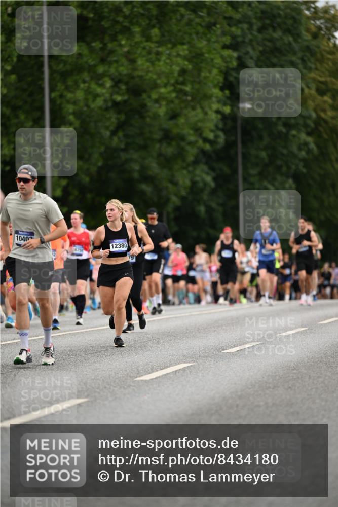 29.06.2025 - hella hamburg halbmarathon Dr. Thomas Lammeyer http://msf.ph/oto/8434180 29.06.2025 10:53:52 Kennedybrücke 1167, 1584, 1805, 2437, 2438, 2668, 2716, 2997, 3253, 4769, 5118, 5479, 5480, 5781, 6191, 7203, 7650, 7679, 7947, 7948, 8065, 9162, 10130, 10333, 10654, 10782, 11192 meine-sportfotos.de