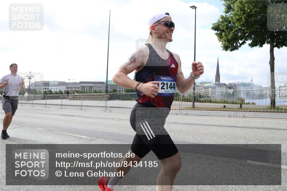29.06.2025 - hella hamburg halbmarathon Lena Gebhardt http://msf.ph/oto/8434185 29.06.2025 10:08:34 Lombardsbrücke 98, 2144, 1427, 2427, 3762, 5347, 5926, 6100, 6590, 7198, 7348, 7476, 8585, 9457, 9616, 9823, 9951, 9958, 10035, 10092, 10609, 10857, 11657, 11780, 11967, 12144, 12658, 13014, 13174, 14631, 14902, 14965, 15429, 15584, 16439, 18325 meine-sportfotos.de