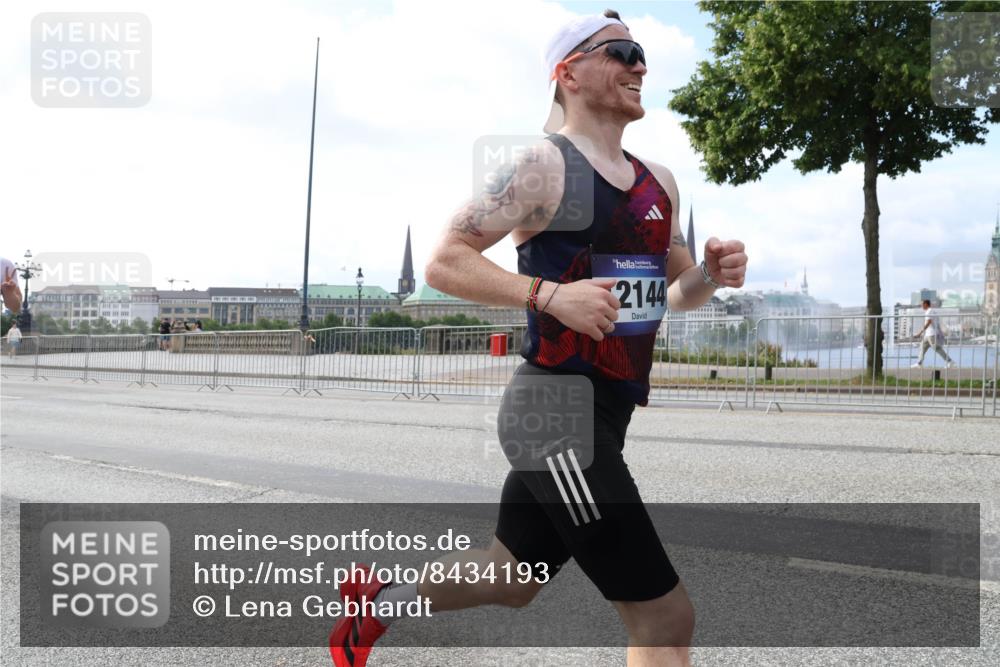 29.06.2025 - hella hamburg halbmarathon Lena Gebhardt http://msf.ph/oto/8434193 29.06.2025 10:08:34 Lombardsbrücke 2144, 1427, 2427, 3762, 5347, 5926, 6100, 6590, 7198, 7348, 7476, 8585, 9457, 9616, 9823, 9951, 9958, 10035, 10092, 10609, 10857, 11657, 11780, 11967, 12144, 12658, 13014, 13174, 14631, 14902, 14965, 15429, 15584, 16439, 18325 meine-sportfotos.de