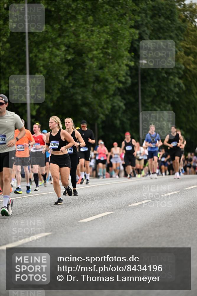 29.06.2025 - hella hamburg halbmarathon Dr. Thomas Lammeyer http://msf.ph/oto/8434196 29.06.2025 10:53:52 Kennedybrücke 1167, 1584, 1805, 2437, 2438, 2668, 2716, 2997, 3253, 4769, 5118, 5479, 5480, 5781, 6191, 7203, 7650, 7679, 7947, 7948, 8065, 9162, 10130, 10333, 10654, 10782, 11192 meine-sportfotos.de