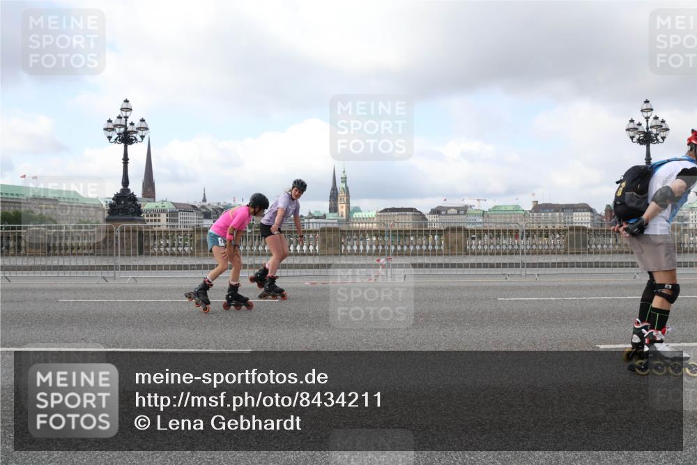 29.06.2025 - hella hamburg halbmarathon Lena Gebhardt http://msf.ph/oto/8434211 29.06.2025 09:01:14 Lombardsbrücke  meine-sportfotos.de