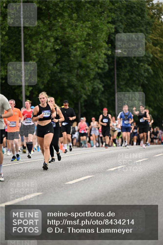 29.06.2025 - hella hamburg halbmarathon Dr. Thomas Lammeyer http://msf.ph/oto/8434214 29.06.2025 10:53:52 Kennedybrücke 1167, 1584, 1805, 2437, 2438, 2668, 2716, 2997, 3253, 4769, 5118, 5479, 5480, 5781, 6191, 7203, 7650, 7679, 7947, 7948, 8065, 9162, 10130, 10333, 10654, 10782, 11192 meine-sportfotos.de
