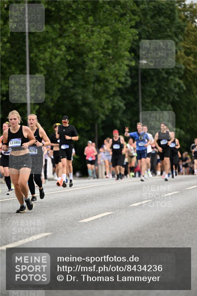 29.06.2025 - hella hamburg halbmarathon Dr. Thomas Lammeyer http://msf.ph/oto/8434236 29.06.2025 10:53:54 Kennedybrücke 1167, 1584, 1805, 2437, 2438, 2541, 2668, 2716, 2997, 3253, 4769, 5106, 5118, 5479, 5480, 7203, 7650, 7679, 7947, 7948, 8065, 9015, 9162, 10038, 10130, 10654, 10782, 11192 meine-sportfotos.de