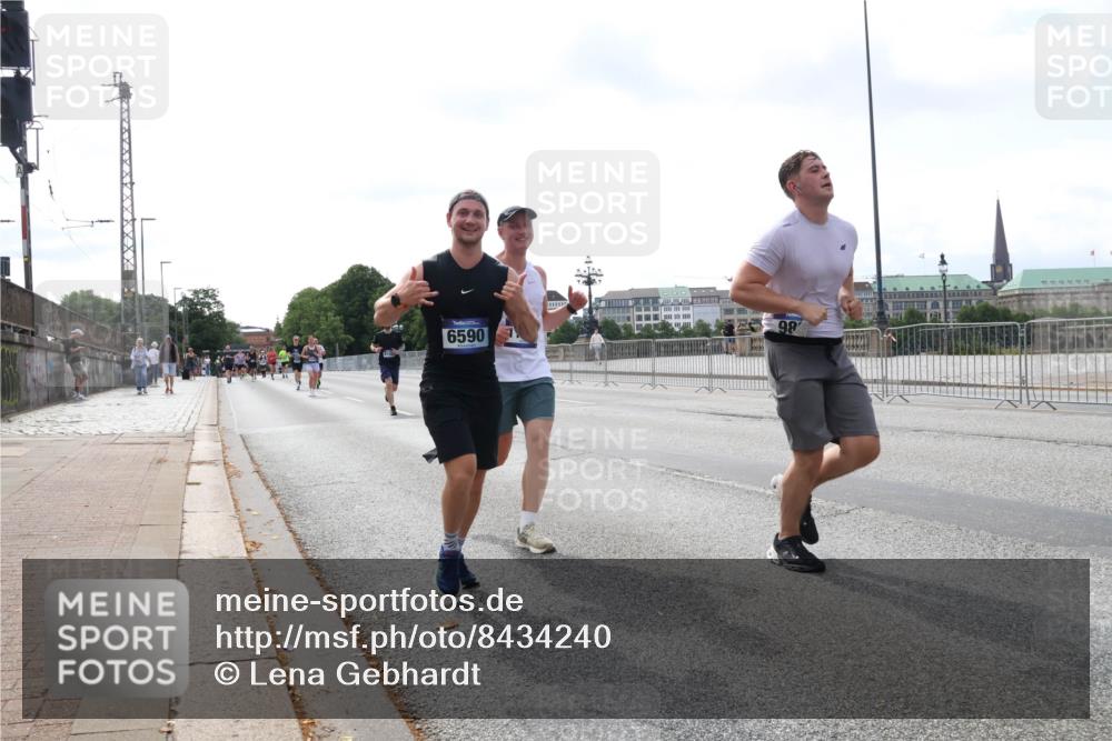 29.06.2025 - hella hamburg halbmarathon Lena Gebhardt http://msf.ph/oto/8434240 29.06.2025 10:08:35 Lombardsbrücke 6590, 98, 1427, 2427, 3762, 5347, 5926, 6100, 6590, 7198, 7348, 7476, 8585, 9457, 9616, 9823, 9951, 9958, 10035, 10092, 10609, 10857, 11657, 11780, 11967, 12144, 12658, 13014, 13174, 14631, 14902, 14965, 15429, 15584, 16439, 18325 meine-sportfotos.de