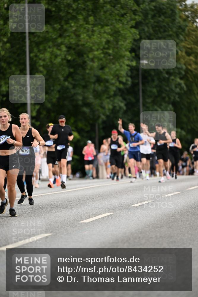 29.06.2025 - hella hamburg halbmarathon Dr. Thomas Lammeyer http://msf.ph/oto/8434252 29.06.2025 10:53:54 Kennedybrücke 1167, 1584, 1805, 2437, 2438, 2541, 2668, 2716, 2997, 3253, 4769, 5106, 5118, 5479, 5480, 7203, 7650, 7679, 7947, 7948, 8065, 9015, 9162, 10038, 10130, 10654, 10782, 11192 meine-sportfotos.de
