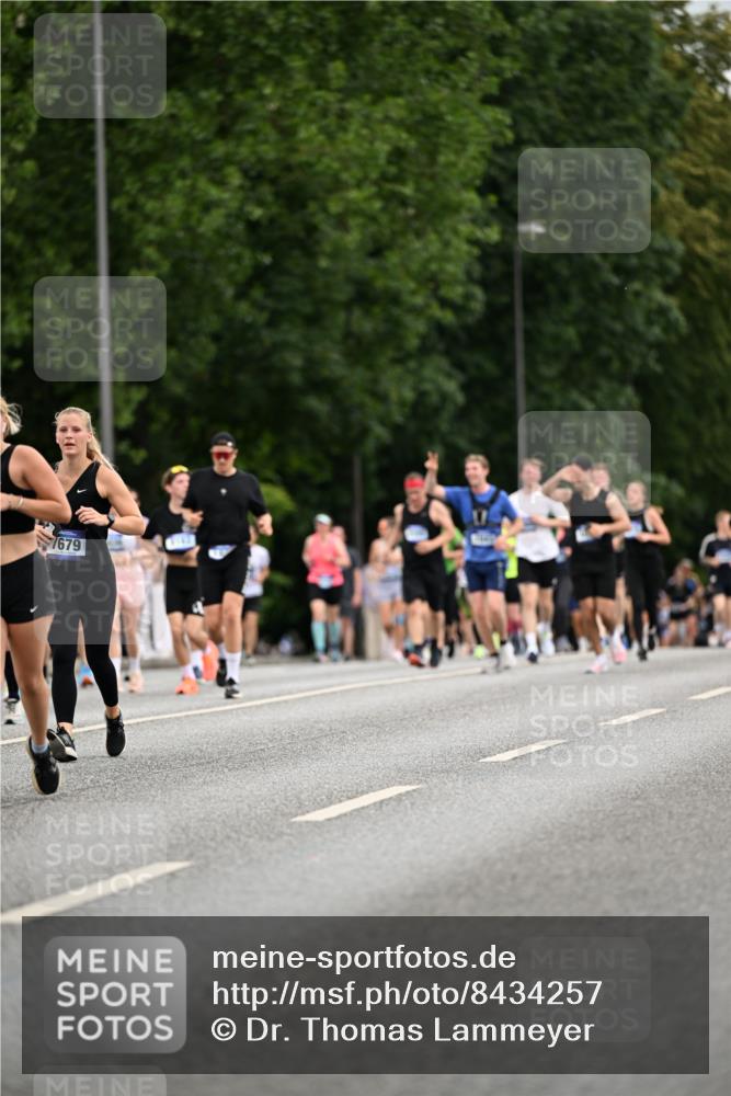 29.06.2025 - hella hamburg halbmarathon Dr. Thomas Lammeyer http://msf.ph/oto/8434257 29.06.2025 10:53:54 Kennedybrücke 1167, 1584, 1805, 2437, 2438, 2541, 2668, 2716, 2997, 3253, 4769, 5106, 5118, 5479, 5480, 7203, 7650, 7679, 7947, 7948, 8065, 9015, 9162, 10038, 10130, 10654, 10782, 11192 meine-sportfotos.de
