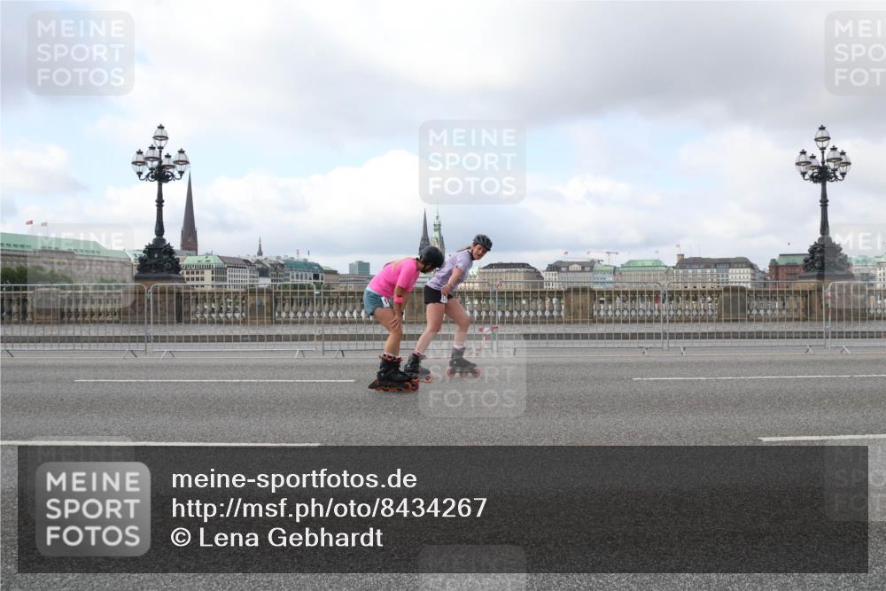 29.06.2025 - hella hamburg halbmarathon Lena Gebhardt http://msf.ph/oto/8434267 29.06.2025 09:01:14 Lombardsbrücke  meine-sportfotos.de