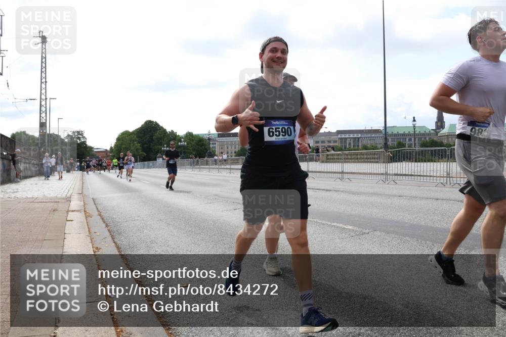 29.06.2025 - hella hamburg halbmarathon Lena Gebhardt http://msf.ph/oto/8434272 29.06.2025 10:08:35 Lombardsbrücke 6590, 98, 1427, 2427, 3762, 5347, 5926, 6100, 6590, 7198, 7348, 7476, 8585, 9457, 9616, 9823, 9951, 9958, 10035, 10092, 10609, 10857, 11657, 11780, 11967, 12144, 12658, 13014, 13174, 14631, 14902, 14965, 15429, 15584, 16439, 18325 meine-sportfotos.de