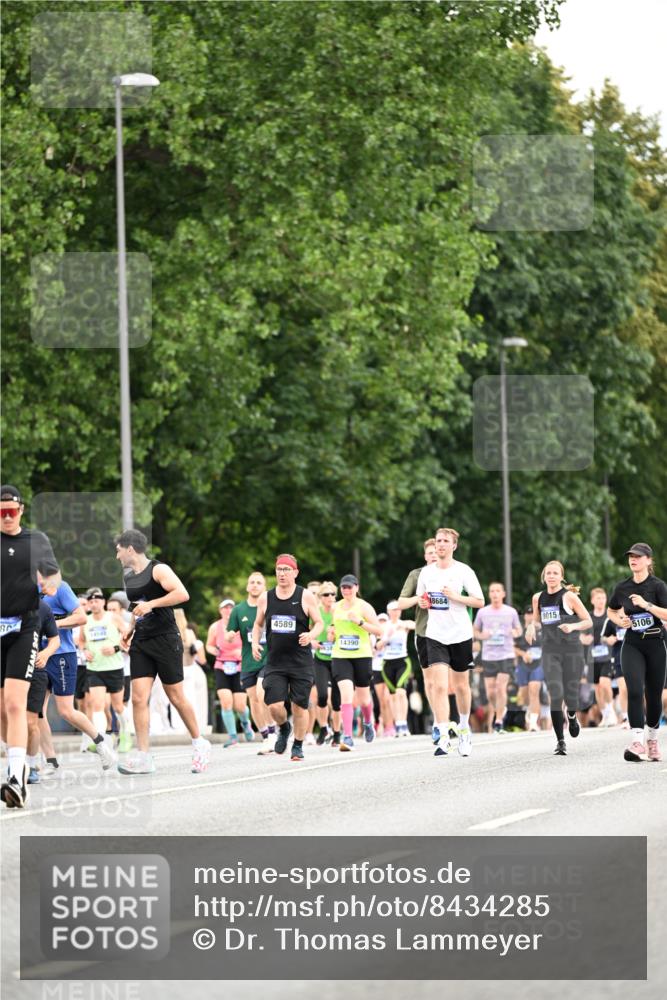 29.06.2025 - hella hamburg halbmarathon Dr. Thomas Lammeyer http://msf.ph/oto/8434285 29.06.2025 10:53:58 Kennedybrücke 1167, 1584, 1805, 2437, 2438, 2541, 2716, 2997, 3253, 4589, 4769, 5106, 5118, 5479, 5480, 7203, 7650, 7679, 7948, 8065, 9015, 9162, 10038, 10130, 10654, 10782, 11030 meine-sportfotos.de