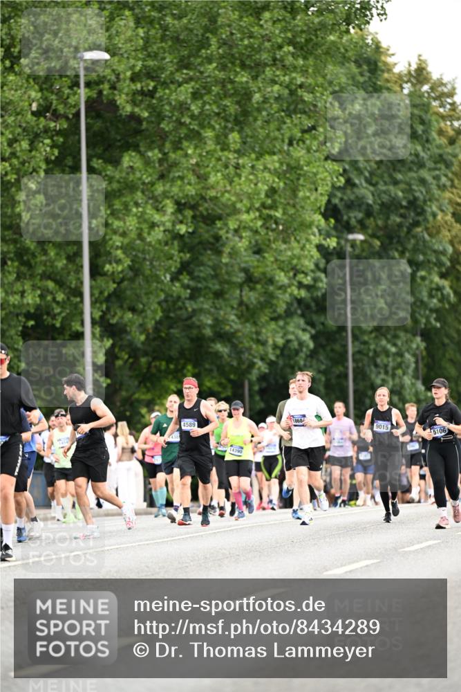 29.06.2025 - hella hamburg halbmarathon Dr. Thomas Lammeyer http://msf.ph/oto/8434289 29.06.2025 10:53:58 Kennedybrücke 1167, 1584, 1805, 2437, 2438, 2541, 2716, 2997, 3253, 4589, 4769, 5106, 5118, 5479, 5480, 7203, 7650, 7679, 7948, 8065, 9015, 9162, 10038, 10130, 10654, 10782, 11030 meine-sportfotos.de
