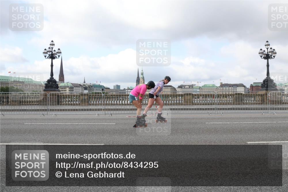 29.06.2025 - hella hamburg halbmarathon Lena Gebhardt http://msf.ph/oto/8434295 29.06.2025 09:01:14 Lombardsbrücke  meine-sportfotos.de