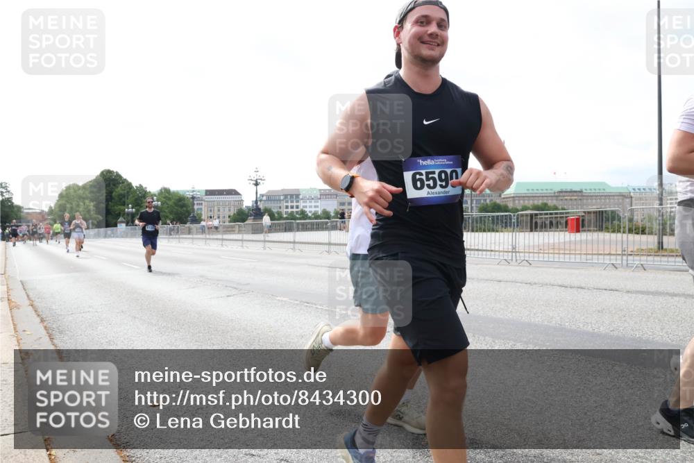 29.06.2025 - hella hamburg halbmarathon Lena Gebhardt http://msf.ph/oto/8434300 29.06.2025 10:08:36 Lombardsbrücke 6100, 6590, 1427, 2427, 3762, 5347, 5926, 6100, 6590, 7198, 7476, 9457, 9616, 9823, 9951, 9958, 10035, 10092, 10609, 10857, 11657, 11780, 11967, 12144, 12658, 13014, 13174, 14631, 14902, 14965, 15429, 15584, 16439 meine-sportfotos.de