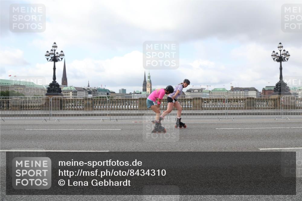 29.06.2025 - hella hamburg halbmarathon Lena Gebhardt http://msf.ph/oto/8434310 29.06.2025 09:01:14 Lombardsbrücke  meine-sportfotos.de