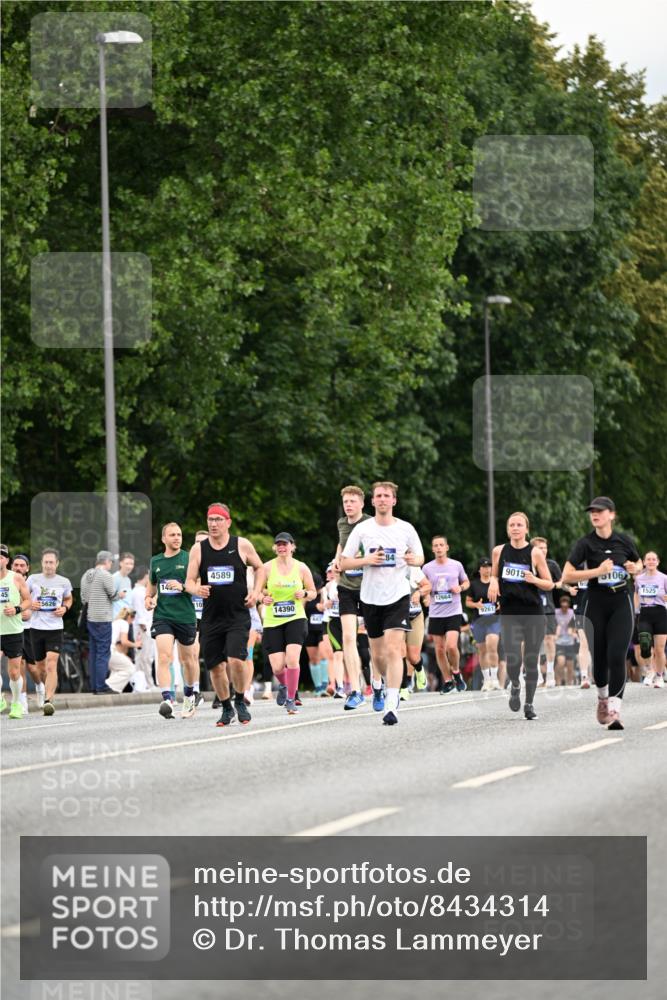 29.06.2025 - hella hamburg halbmarathon Dr. Thomas Lammeyer http://msf.ph/oto/8434314 29.06.2025 10:53:59 Kennedybrücke 1167, 1805, 2437, 2438, 2541, 2716, 2997, 3253, 4589, 4769, 5106, 5118, 5479, 5480, 7679, 7948, 8065, 9015, 9162, 10038, 10130, 10654, 10782, 11030 meine-sportfotos.de
