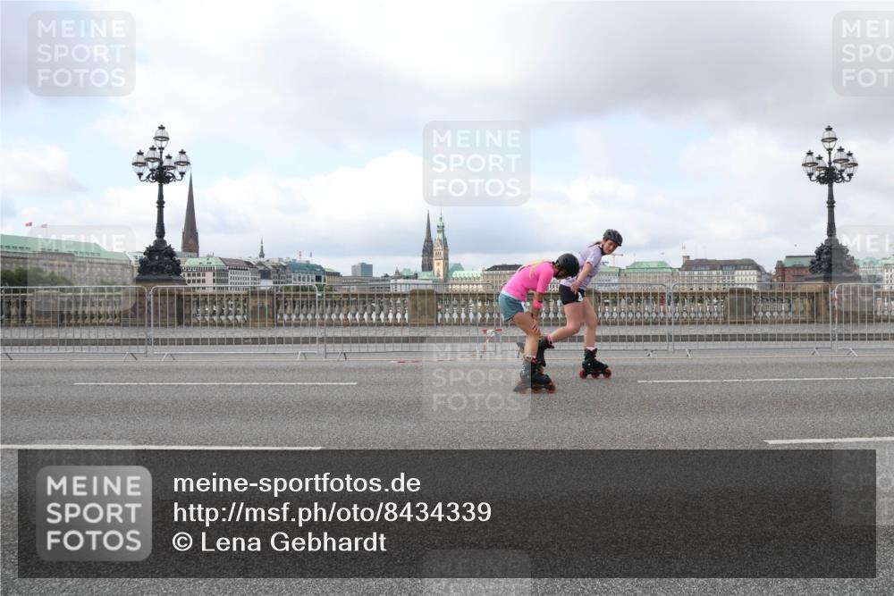 29.06.2025 - hella hamburg halbmarathon Lena Gebhardt http://msf.ph/oto/8434339 29.06.2025 09:01:14 Lombardsbrücke  meine-sportfotos.de