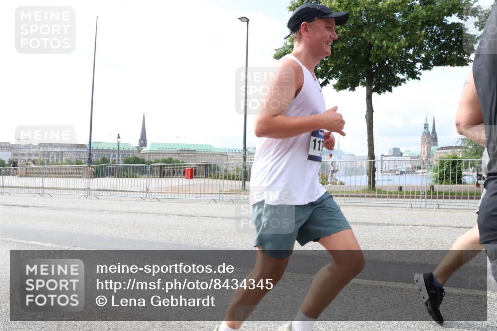 29.06.2025 - hella hamburg halbmarathon Lena Gebhardt http://msf.ph/oto/8434345 29.06.2025 10:08:36 Lombardsbrücke 117, 1427, 2427, 3762, 5347, 5926, 6100, 6590, 7198, 7476, 9457, 9616, 9823, 9951, 9958, 10035, 10092, 10609, 10857, 11657, 11780, 11967, 12144, 12658, 13014, 13174, 14631, 14902, 14965, 15429, 15584, 16439 meine-sportfotos.de