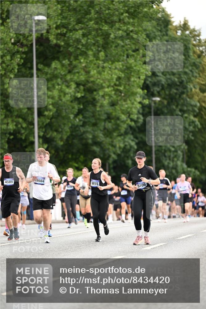 29.06.2025 - hella hamburg halbmarathon Dr. Thomas Lammeyer http://msf.ph/oto/8434420 29.06.2025 10:54:03 Kennedybrücke 1805, 2437, 2438, 2541, 2716, 2927, 2997, 3070, 3253, 4589, 5106, 5479, 5480, 5997, 6680, 6694, 7679, 9015, 9162, 10038, 10654, 10704, 10782, 11030 meine-sportfotos.de