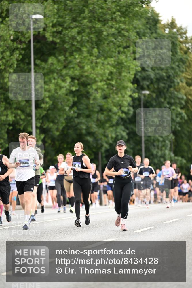 29.06.2025 - hella hamburg halbmarathon Dr. Thomas Lammeyer http://msf.ph/oto/8434428 29.06.2025 10:54:04 Kennedybrücke 1805, 2437, 2438, 2541, 2716, 2927, 2997, 3070, 3253, 4589, 5106, 5479, 5480, 5997, 6680, 6694, 7679, 9015, 9162, 9261, 10038, 10704, 10782, 11030 meine-sportfotos.de
