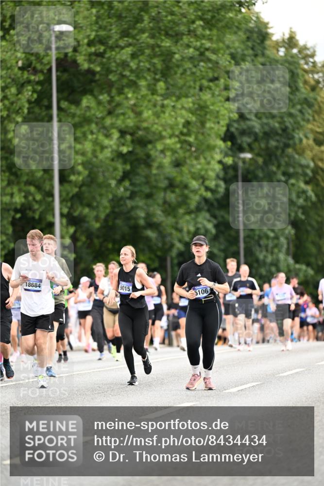 29.06.2025 - hella hamburg halbmarathon Dr. Thomas Lammeyer http://msf.ph/oto/8434434 29.06.2025 10:54:04 Kennedybrücke 1805, 2437, 2438, 2541, 2716, 2927, 2997, 3070, 3253, 4589, 5106, 5479, 5480, 5997, 6680, 6694, 7679, 9015, 9162, 9261, 10038, 10704, 10782, 11030 meine-sportfotos.de