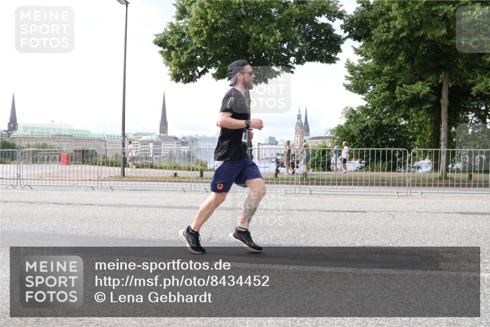 29.06.2025 - hella hamburg halbmarathon Lena Gebhardt http://msf.ph/oto/8434452 29.06.2025 10:08:40 Lombardsbrücke 1427, 2427, 3762, 5347, 5926, 6100, 6590, 7198, 7476, 9457, 9616, 9823, 9951, 9958, 10035, 10092, 10609, 10857, 11657, 11780, 11967, 12144, 13014, 13174, 13592, 13593, 14631, 14902, 14965, 15429, 15584, 15586, 15592, 16439, 18266 meine-sportfotos.de