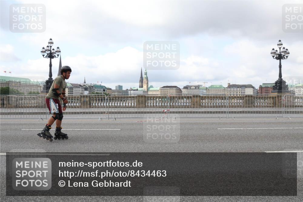 29.06.2025 - hella hamburg halbmarathon Lena Gebhardt http://msf.ph/oto/8434463 29.06.2025 09:01:22 Lombardsbrücke  meine-sportfotos.de